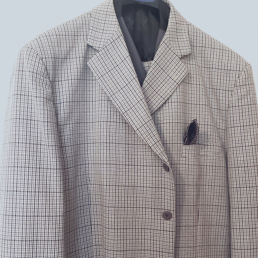 Mens Plaid Gray, black and blue 3 pc suit.